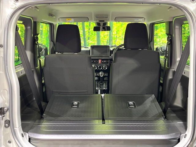 普段のお買い物や通勤、送迎等に十分な荷室スペースを確保しております。セカンドシートを倒すと、大きな荷物の積載も可能です♪