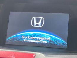 【メーカー純正ナビ】インテリアに溶け込むスタイリッシュな「専用設計」メーカーナビを装備♪視認性や操作性など基本性能にも優れ、より上質なカーライフをお楽しみいただけます。