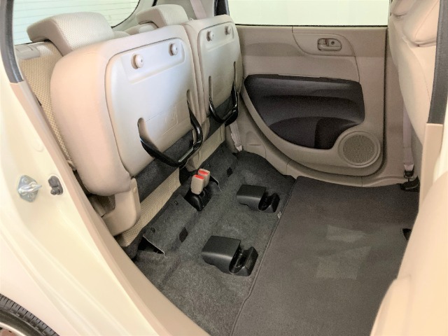 【シートアレンジ】リアシート座面を持ち上げると、背の高い荷物を積むのに便利なトールモードに変身します！