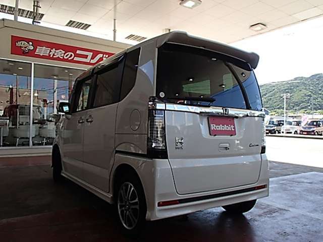 軽自動車専門店です。高年式、低走行、ワンオーナー車勢揃い！プロの大量一括仕入でコストダウンし、低価格を実現！！　まかせて安心。保険は損保ジャパン代理店。自社整備工場は近畿運輸局指定民間車検工場！！