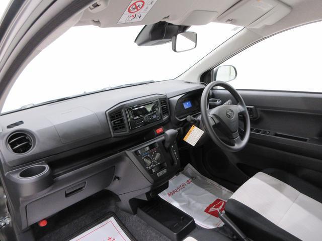 ダイハツのお店では、ダイハツ車を知り尽くしたプロフェッショナルが、専用の診断機器を使って各システムを点検しております。