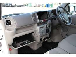 手の届く所に、便利な収納スペースがありますよ。