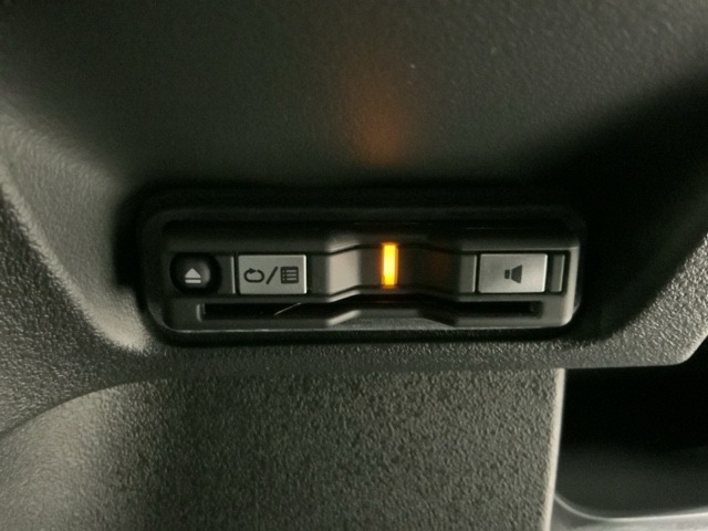 いまや快適なカーライフに欠かせないETCが付いています。