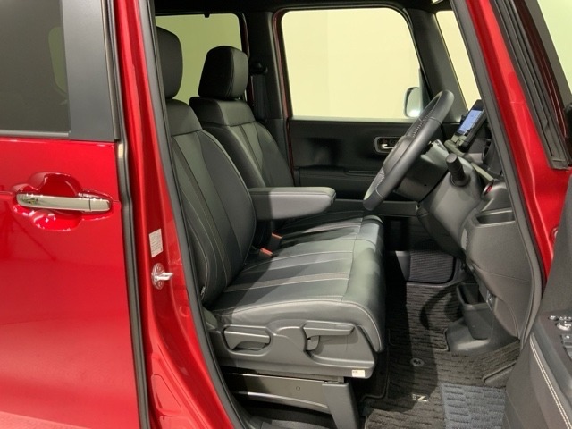 シートは厚めのクッションですのでゆったり座れますよ。