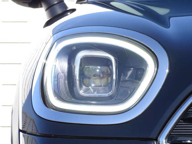 MINIならではのかっこいいライトです。暗い夜道も明るく照らしてくれます☆