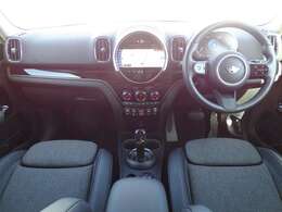 他社では車両価格が安くても膨大な諸経費で総支払額が高いケースが多く見受けられます…当社では整備費＆保証料込価格になりますのでご安心です♪