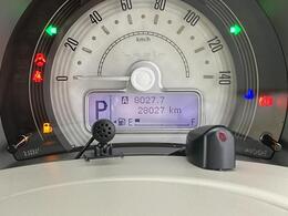 メーターパネル内の液晶ディスプレイはシフトレバー位置や燃料残量計、走行距離、衝突被害軽減ブレーキの警告などを表示！