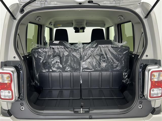 【トランク】積み込みやすくて、たっぷり積める荷室です。シートアレンジできるものは、乗車人数と荷物の量や大きさによってシートを動かすことができるので、より快適なドライブが可能です！