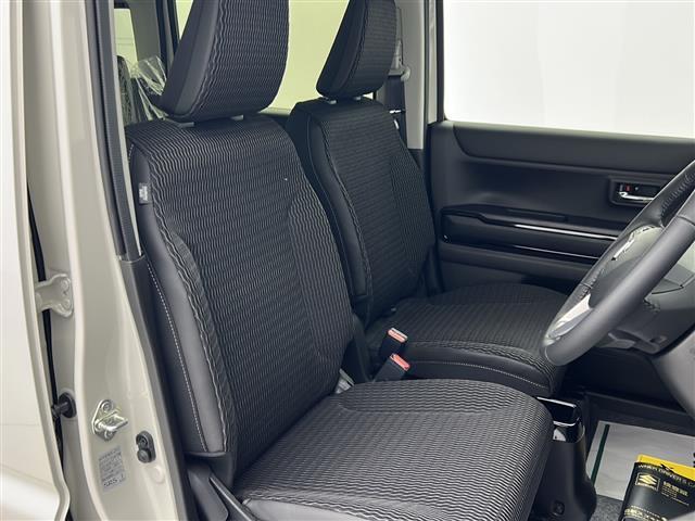 【運転席】座り心地が良いシートなので長時間の運転でも快適にお過ごしいただけます。新品のフロアマットのご注文も可能です。掲載箇所以外にご希望の写真がございましたらお気軽にお問い合わせ下さい。