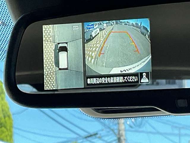 アラウンドビューモニター搭載。上から見下ろしたように液晶に映るのでスムーズな駐車をサポートします。