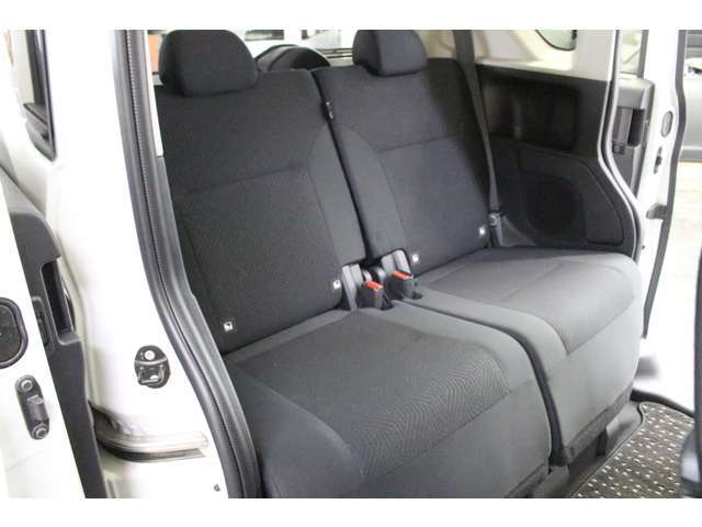 バッテリー、オイル、オイルフィルター、ワイパーゴムは全車新品交換致します。勿論、整備点検後のご納車とさせて頂いておりますので安心してお乗り頂けます。また、交換部品が出る場合でも追加費用は頂きません。