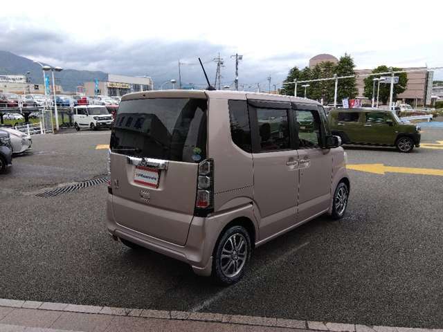 この車、気になるけど場所が遠いからなぁ。。。そのようなアナタのお悩みも解決！！全国どこでも陸送し、ご自宅までお運びも可能ですよ☆☆お気軽にお見積もりを依頼して見て下さい☆☆
