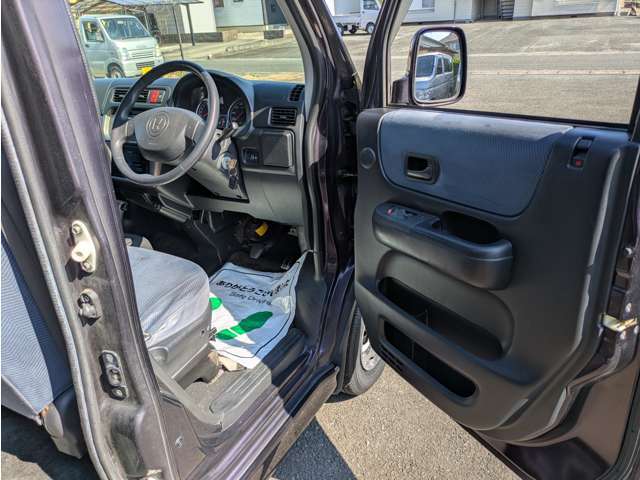 気持ちいい車内を造る為きれいに磨き上げました。清潔感溢れる車内になっています。