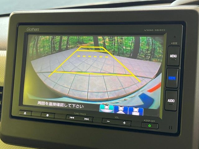 【バックカメラ】駐車時に後方がリアルタイム映像で確認できます。大型商業施設や立体駐車場での駐車時や、夜間のバック時に大活躍！運転スキルに関わらず、今や必須となった装備のひとつです！