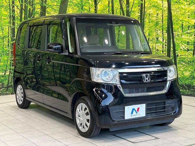 大好評のボディコーティング「弾スプラッシュコート」もご納車までに施工可能。通常のガラスコートと異なる、耐久年数6年の無機質ガラスコーティングが、ボディをキレイな状態に保ってくれます。