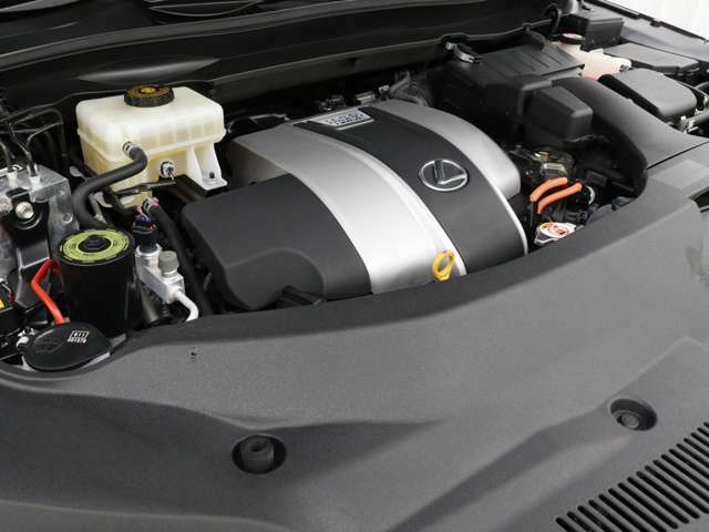 2GR-FXS型 3.5L V型6気筒エンジンと交流電動機のハイブリッドシステムを搭載、駆動方式はFFです。