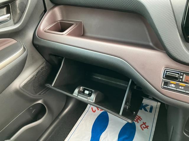 車検証その他を入れるグローブボックス