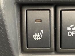 【シートヒーター】寒い日に重宝するシートヒーター！エアコンより早く温まってくれるので寒がりの人も安心ですね♪エアコンの温風は乾燥するから苦手、という方にもをおすすめです。