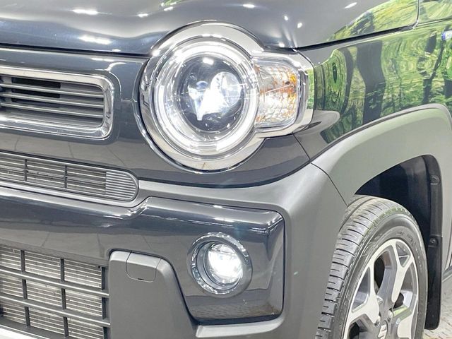【LEDヘッドライト】悪天候や夜間走行時も良好な視界を確保し安心して運転できる高輝度LEDヘッドライトを装備！点灯速度が早く、消費電力も抑えられています。