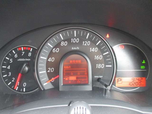 大型で見やすいメーター！！エコ運転支援にもなる燃費計が表示される車両情報ディスプレイ☆各システムの作動状況など、様々な情報を表示します！