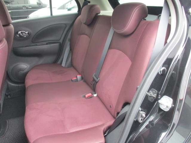 ヨレ・ホツレ・焦げ跡など無く程度良好でキレイです。丁寧に使用されておりました☆