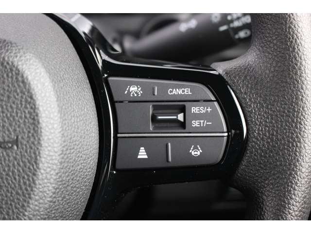 安全運転支援システムHonda SENSINGを搭載。アダプティブクルーズコントロール、車線維持など複数の先進技術で安心・快適なドライブをサポートします。