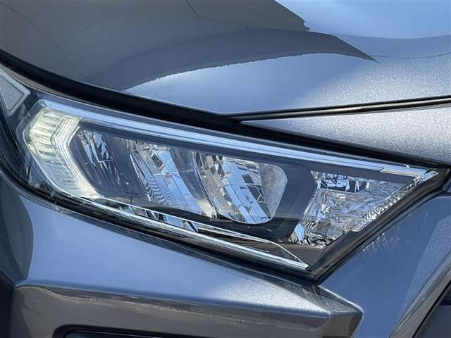 3灯式LEDヘッドランプ＋LEDクリアランスランプ＋LEDデイタイムランニングランプ　少ない電力で明るく照らします☆彡