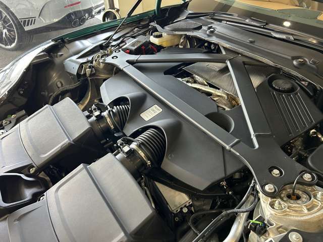 4.0V8　biturboV8　8speedタッチトロニックIII