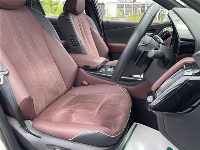 【1列目シート】もちろん車内はキレイです♪よりクリーンな状態をキープしたいお客様には『シート撥水コーティング』がおすすめ！除菌・消臭に効果を発揮し多くの方にご好評いただいております。