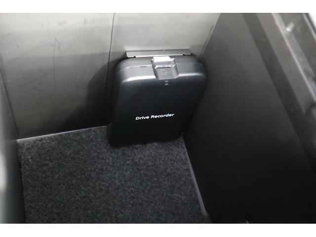 ドライブレコーダーユニットはセンターコンソールボックス内に設置
