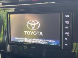 【純正ナビ】人気の純正ナビを装備しております。ナビの使いやすさはもちろん、オーディオ機能も充実！キャンプや旅行はもちろん、通勤や買い物など普段のドライブも楽しくなるはず♪