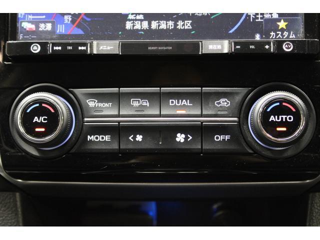 左右独立温度調整機能付きフルオートエアコン。運転席助手席で別々の温度設定が可能です。
