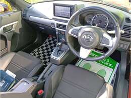 ルームクリーニング済みです。スタッフが丁寧に行います。もちろん納車前にもう一度清掃して納車させていただきます！！レッドインテリアパック