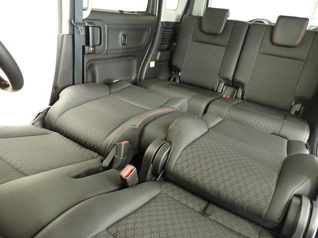 シートアレンジ多彩です。足を伸ばしてゆっくり休憩できる　広々車内です。
