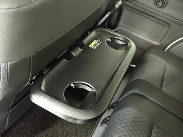 引き上げて使用できる　パーソナルテーブル☆　水拭きができ、お手入れラクラクで衛生的です。