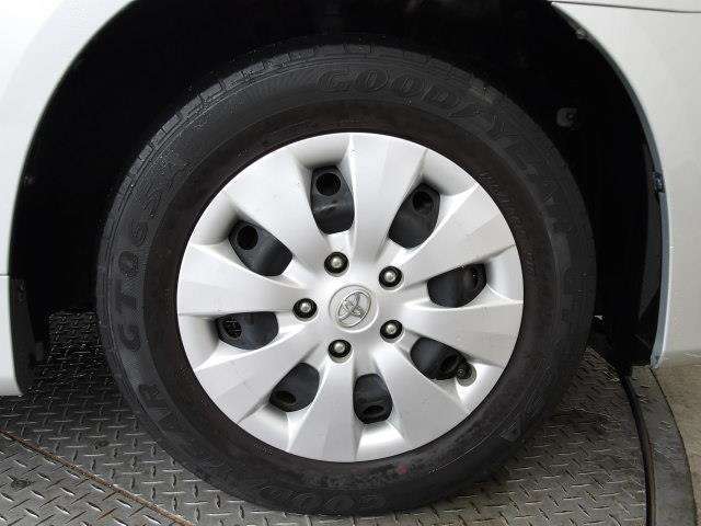 タイヤサイズは195/65R15です