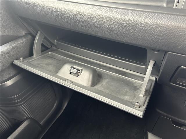 【グローブボックス】小物もしっかり収納可能です！