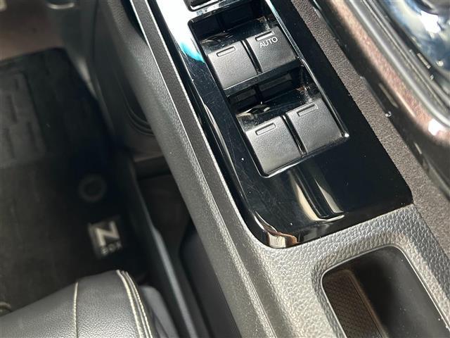 【パワーウィンドウ】運転席はオートパワーウィンドウとなっており、ワンタッチで開閉が可能です！