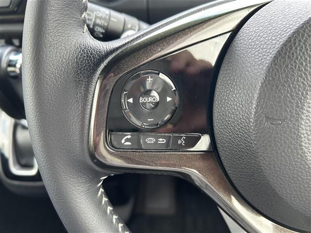 【ステアリングスイッチ】手元のスイッチでナビ操作が可能です！！非常に便利な機能です。取り付けのナビによってはオプション設定となっております！