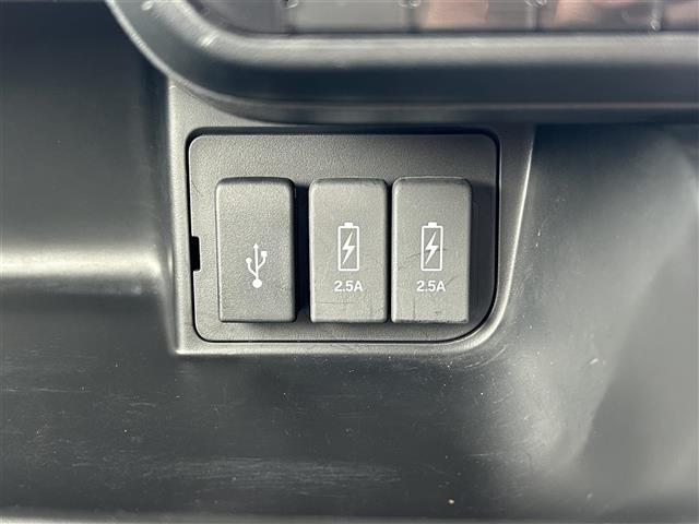 【USB】携帯電話などの充電が可能です。あると便利ですね！