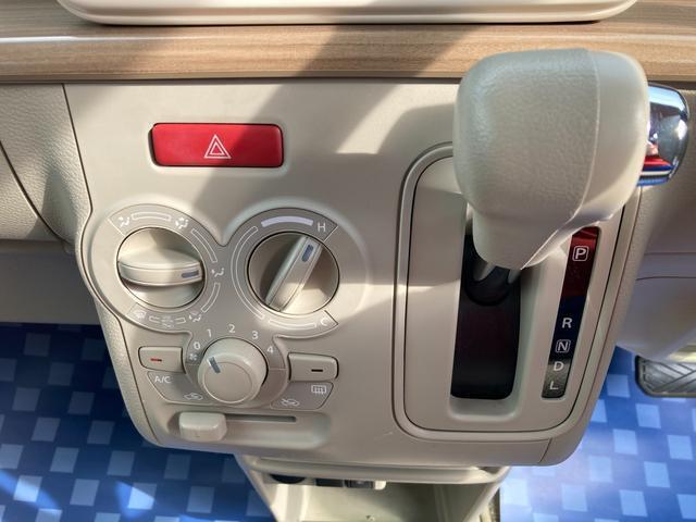 マニュアルエアコンです。シンプルで使いやすいデザインです。