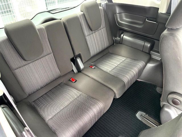 3列目シートはもちろん状態良好☆大人でもゆったりと座って頂けますので、大人数でのお出かけもラクラクです♪ご家族で、気の知れた仲間で、ドライブに行くのが楽しみですね♪