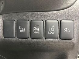 【三菱e-Assist】走行中に前方の車両等を認識し、衝突しそうな時は警報とブレーキで衝突回避と被害軽減をアシスト。より安全にドライブをお楽しみいただけます。