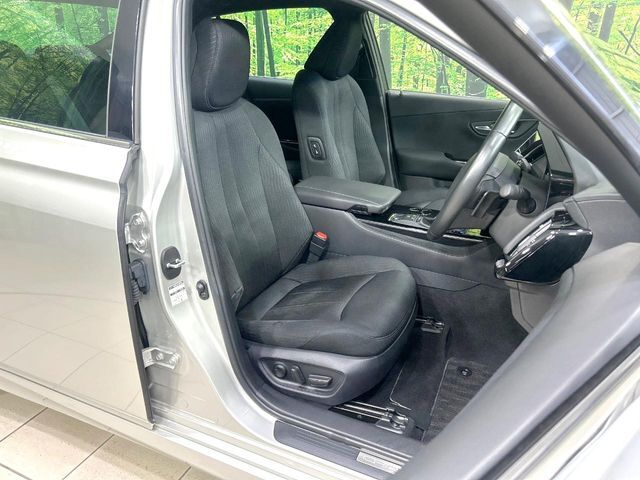 運転席シート廻りは使用感も少なく、良好な状態となっています。前オーナー様が丁寧に使っていたことがよくわかりますね。