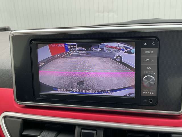 バックモニター付きですので、車庫入れも楽々です。