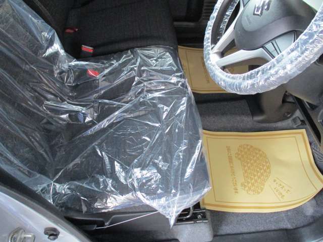 もちろん室内のクリーニングもしっかりと行います！専用スチーマーでシートの汚れはもちろん車内の臭いも取り除きます。綺麗な室内はやっぱり気持ちがいいですね☆