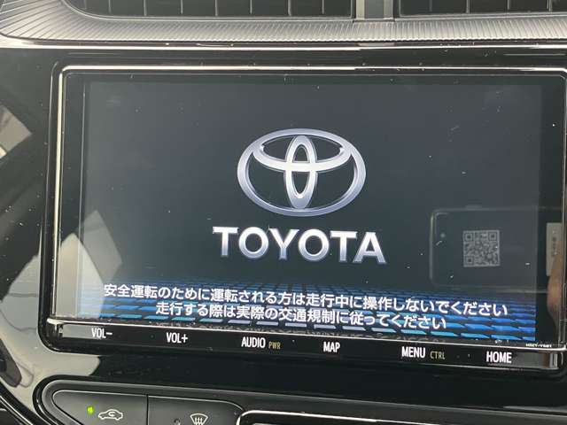 純正オプションのナビが装着されています。