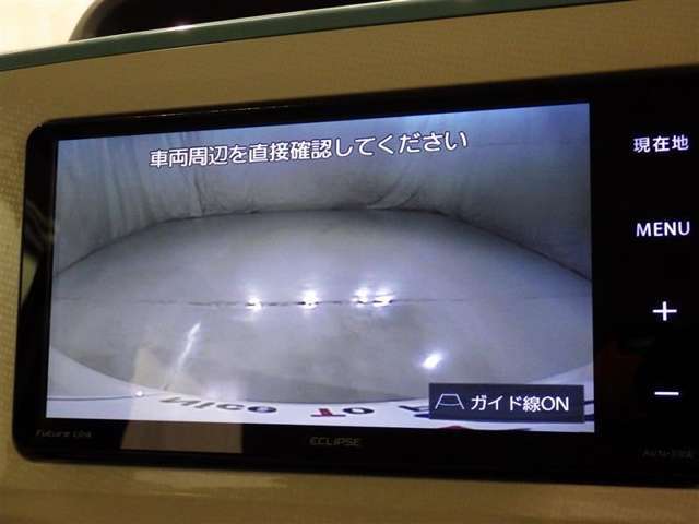 バックモニターも装備しております。バックギアに入れるとナビ画面に車の後方が映し出されます。これで後方確認も安心！