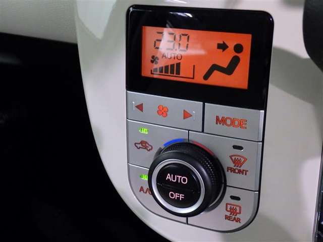 【オートエアコン】お好みの温度に設定して頂くと、車内の温度を自動調整♪快適にクルマの中を過ごして頂けます。