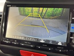 【バックカメラ】駐車時に後方がリアルタイム映像で確認できます。大型商業施設や立体駐車場での駐車時や、夜間のバック時に大活躍！運転スキルに関わらず、今や必須となった装備のひとつです！